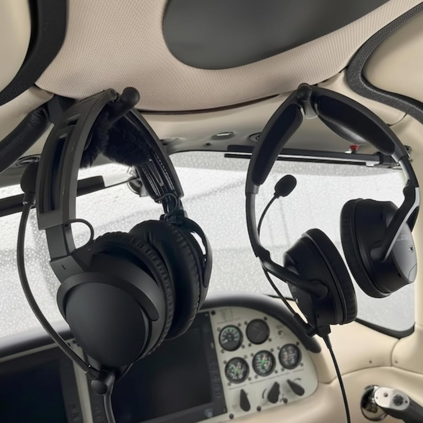 Overhead Headset Holder Brackets for Cirrus SR20/SR22 Aircraft — Compatible with for Bose A20/A30 Headsets, Easy Installation for SR22 G2/G3 Models