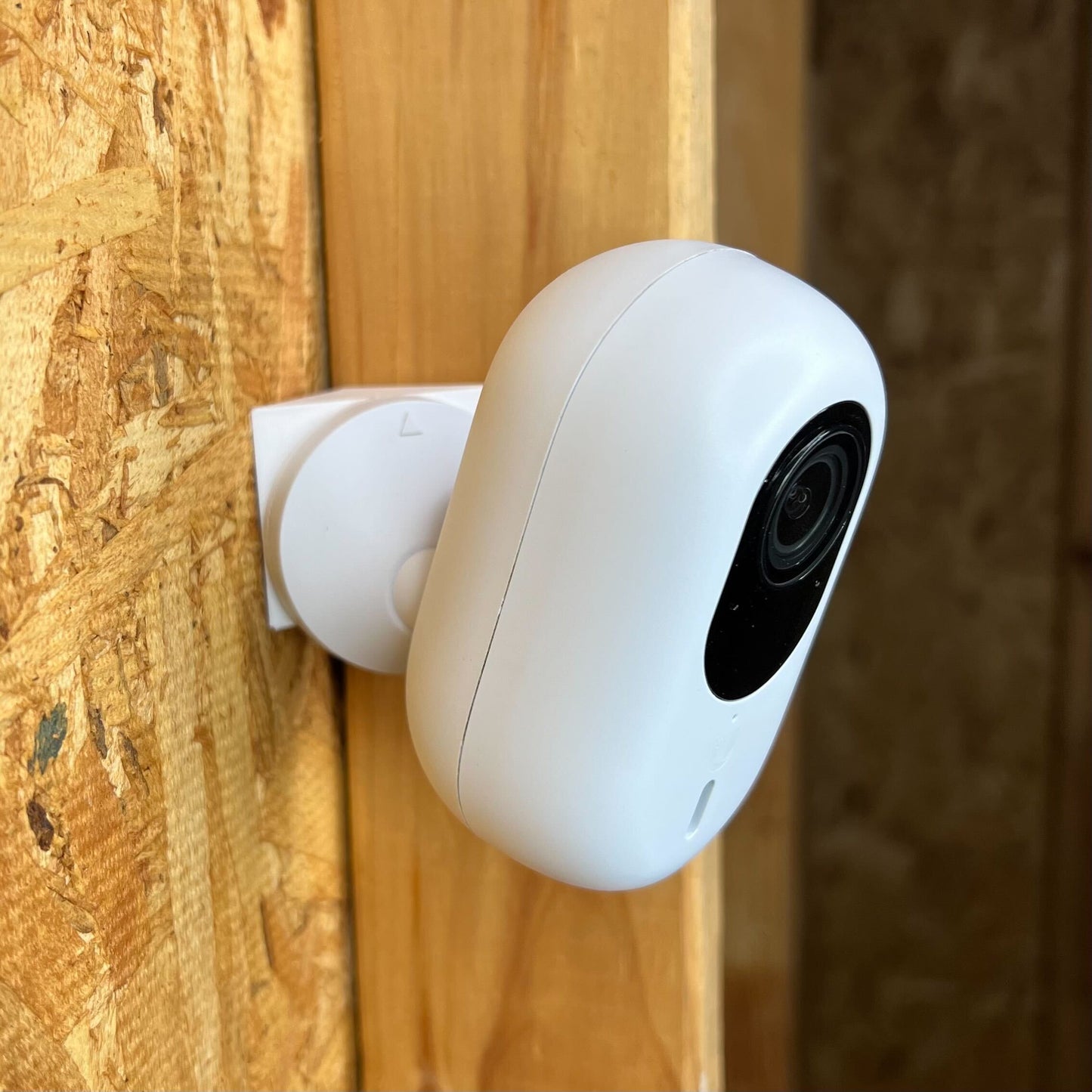 Unifi Protect G4 Instant Corner Wall and Surface Mount (Hardware is included)