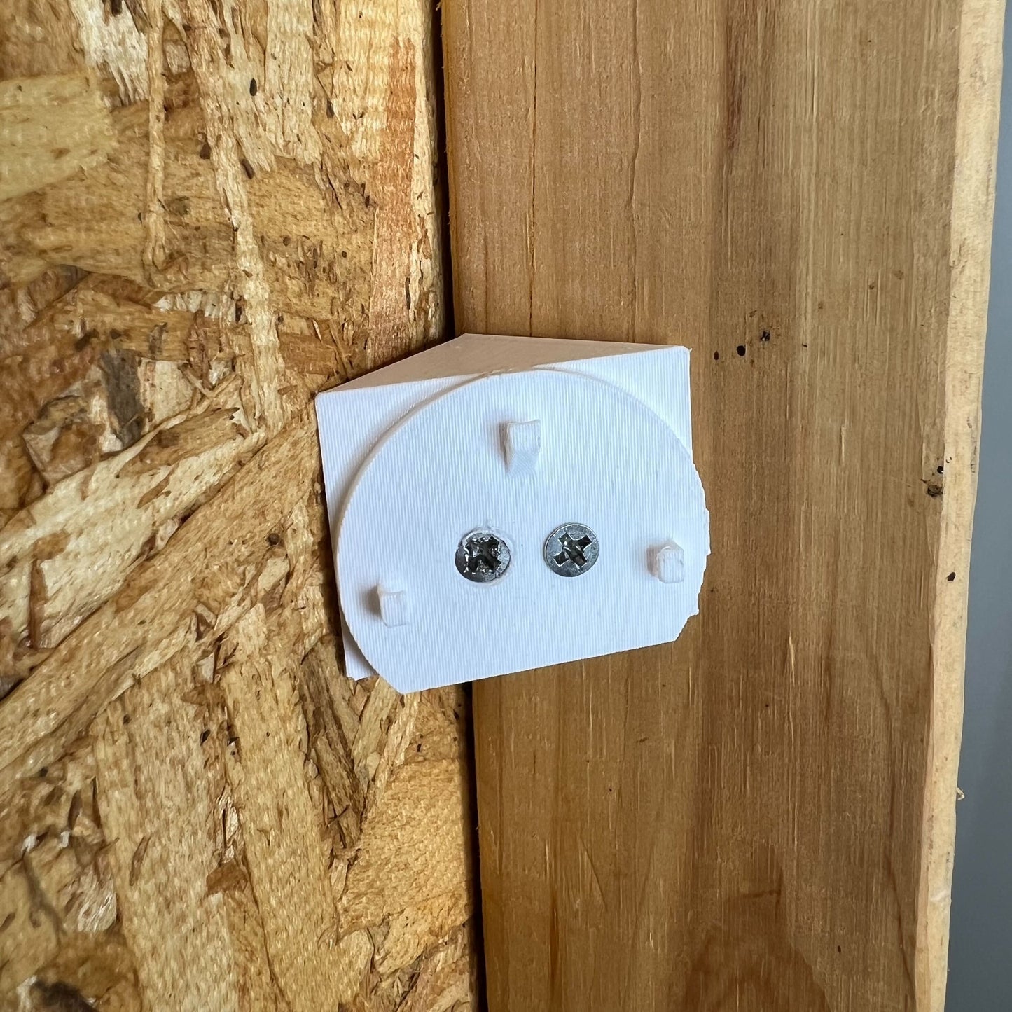 Unifi Protect G4 Instant Corner Wall and Surface Mount (Hardware is included)